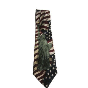 Museum Artifacts Silk Waving American‎ Flag With The Statue of Liberty Tie
